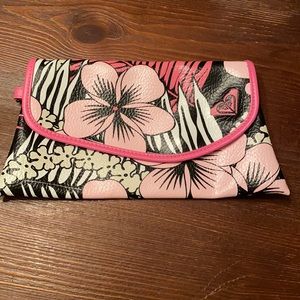Roxy Clutch